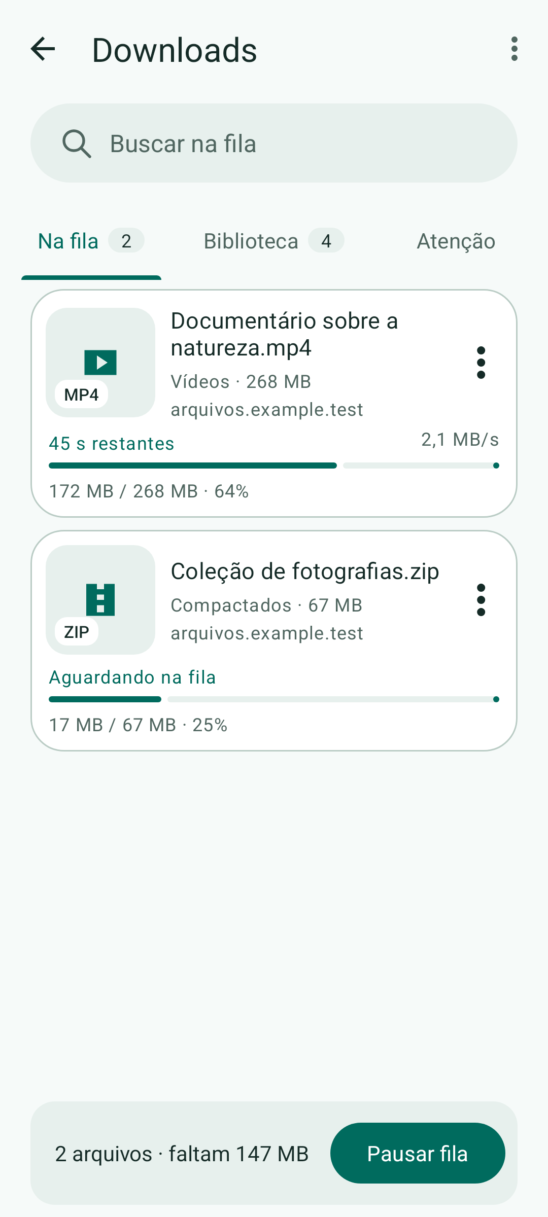Fila de downloads mostrando progresso, velocidade e arquivos em espera.